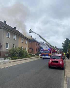 FW-Velbert: Dachstuhlbrand und mehrere Paralleleinsätze