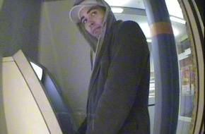 Polizei Rhein-Erft-Kreis: POL-REK: Fahndungsfotos aus der Überwachungskamera