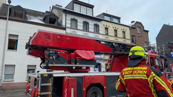 Feuerwehr Düren: FW Düren: Aufmerksame Bürgerin verhindert Schlimmeres
