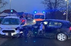 Polizeiinspektion Stade: POL-STD: Zwei Verletzte bei Unfall in B&uuml;tzfleth - Fehlerkorrektur -