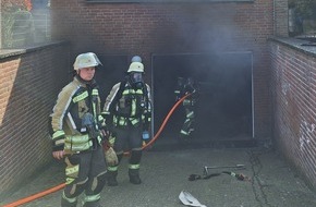 Feuerwehr Bocholt: FW Bocholt: Garagenbrand mit Ausbreitung auf Wohnhaus
