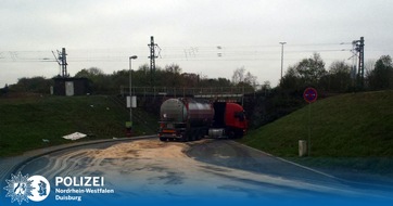 Polizei Duisburg: POL-DU: Untermeiderich: Tanklastzug auf Ölfilm ins Rutschen geraten