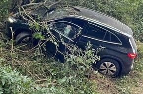 Polizei Rhein-Erft-Kreis: POL-REK: 260706-3: Autofahrer verunfallt bei Flucht vor der Polizei