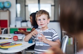 Forum Trinkwasser e.V.: Schüler trinken zu wenig / Zu Schulbeginn neue Anreize schaffen