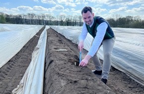 Herzogtum Lauenburg Marketing und Service GmbH: Spargelherzog Timo I. gibt den Startschuss: Spargelsaison beginnt im Herzogtum Lauenburg