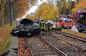 Feuerwehr Dortmund: FW-DO: 25.10.2020 Verkehrsunfall und Kohlenmonoxidausströmung