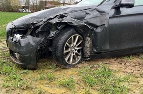 Polizei Minden-L&uuml;bbecke: POL-MI: Pkw schleudert nach Zusammensto&szlig; auf Ackerfl&auml;che