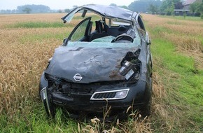 Polizei Coesfeld: POL-COE: Lüdinghausen, B235/ Auto überschlägt sich