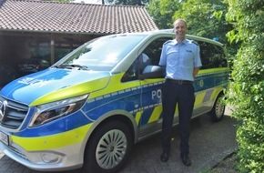 Polizei Bielefeld: POL-BI: Der neue Leiter der Autobahnpolizei nahm die neuen Vitos in Empfang