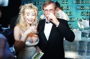 Informationszentrale Deutsches Mineralwasser: Auf den Geschmack gekommen: Größte Mineralwasser-Bar der Welt auf dem Internationalen Presseball