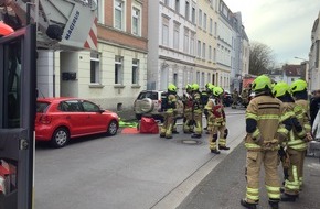 Feuerwehr Paderborn: FW Paderborn: Zimmerbrand in einem Mehrfamilienhaus in der Imadstraße