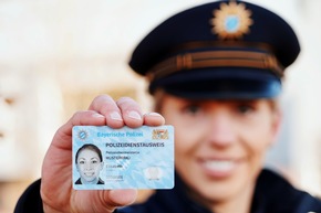 POL-MFR: (877) Neue Dienstausweise bei der mittelfränkischen Polizei