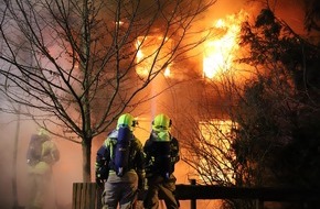 Kreisfeuerwehrverband Segeberg: FW-SE: Feuer zerstört Wohngebäude