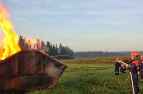 Kreisfeuerwehrverband Calw e.V.: FW-CW: Jugendfeuerwehren im oberen Nagoldtal führen an der Markgrafenschule in Altensteig große Übung durch