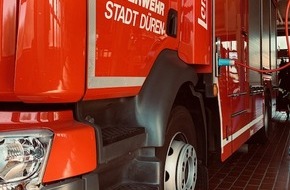 Feuerwehr D&uuml;ren: FW D&uuml;ren: Brand im Dachbereich einer Industriehalle