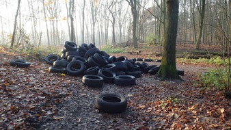 Polizei Duisburg: POL-DU: Baerl: 160 Autoreifen am Wald abgeladen - Polizei sucht Zeugen