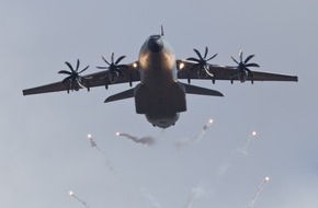 PIZ Luftwaffe: Fähigkeitsaufwuchs: Erster A400M mit Selbstschutzsystem verlegt in den Einsatz nach Jordanien