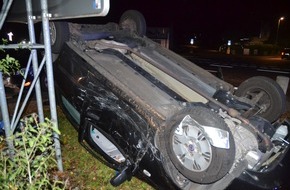 Polizeiinspektion Nienburg / Schaumburg: POL-NI: Verkehrsunfall-Fahrzeug bleibt auf dem Dach liegen