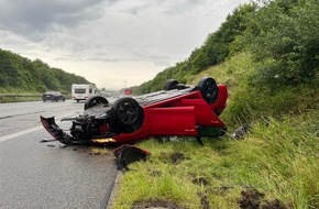 Verkehrsdirektion Koblenz: POL-VDKO: Unfall auf der Autobahn, Lebensretter Sicherheitsgurt