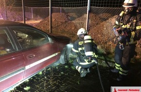 Feuerwehr Plettenberg: FW-PL: OT-Holthausen. PKW-Brand wird früh erkannt. Feuerwehr verhindert schlimmeres