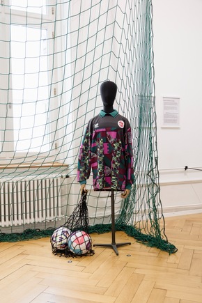 Dressed to Win. Women, Football &amp; Textiles - Sonderausstellung im Textilmuseum eröffnet