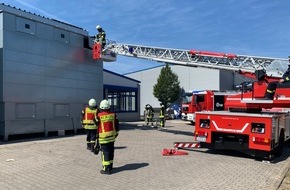 Freiwillige Feuerwehr der Stadt Goch: FF Goch: Feuer in Spänebunker, brennender Kippbräter und Verkehrsunfall