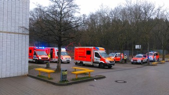 Feuerwehr Erkrath: FW-Erkrath: Reizstofffreisetzung an einer Schule