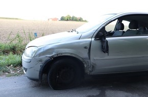 Kreispolizeibehörde Herford: POL-HF: Opel und Motorrad stoßen zusammen - 58-Jähriger schwer verletzt