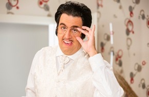 SAT.1: Anke Engelke zeigt Bastian Pastewka an, Annette Frier lacht ihn aus, Michael Kessler legt ihn rein: die neue, "bekloppteste" "PASTEWKA"-Staffel ab 5. September 2014 in SAT.1 (FOTO)
