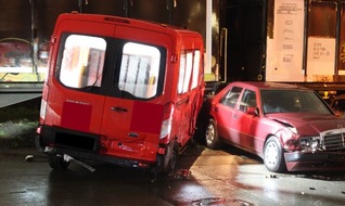 Polizei Minden-Lübbecke: POL-MI: Kleinbus kollidiert mit Güterzug