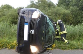 Polizeiinspektion Cuxhaven: POL-CUX: Verkehrsunfall auf der B73 im Bereich Altenbruch - zwei junge Menschen leicht verletzt (Foto im Anhang)