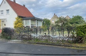 Freiwillige Feuerwehr Celle: FW Celle: Aufmerksame Nachbarn verhindern Brandausbreitung - Heckenbrand am Nachmittag!