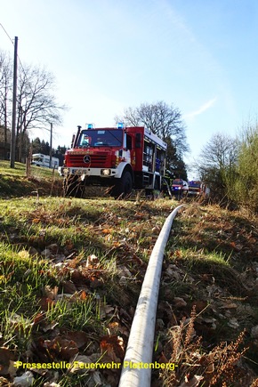 FW-PL: OT-Lettmecke. FOLGEMELDUNG. Rund 2000 Quadratmeter Waldboden gerieten in Steilhang in Brand.