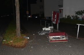 Polizei Paderborn: POL-PB: Zigarettenautomat nachts gesprengt