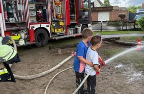 Freiwillige Feuerwehr Celle: FW Celle: Feuerwehr hautnah erleben - Projektwoche im Kindergarten Villa Kunterbunt