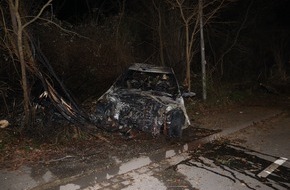Kreispolizeibehörde Herford: POL-HF: Alleinunfall - BMW geht in Flammen auf