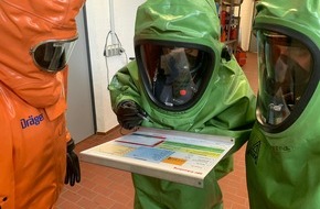 Freiwillige Feuerwehr Werne: FW-WRN: "Bunte Quader gefunden: Feuerwehr rückt mit Chemie-Spezialkräften an"