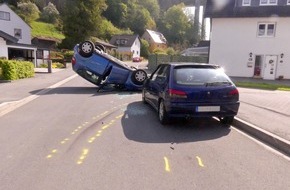 Kreispolizeibehörde Oberbergischer Kreis: POL-GM: 84-Jähriger überschlägt sich mit Auto