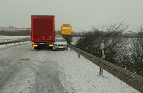 Kreispolizeibehörde Rhein-Kreis Neuss: POL-NE: Lkw-Fahrer beweist Mut und verhindert möglicherweise Schlimmeres