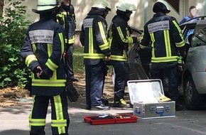 Feuerwehr Bochum: FW-BO: Feuerwehr befreit Säugling aus unabsichtlich verschlossenem Fahrzeug