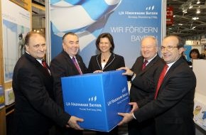 LfA Förderbank Bayern: Bayerische Handwerker bauen auf Förderkredite / LfA Förderbank Bayern gibt 1.900 Handwerksbetrieben 400 Millionen Euro