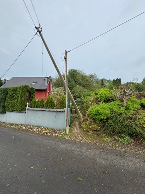 FW VG Westerburg: Unwetter wütet über Verbandsgemeinde Westerburg - Feuerwehren im Dauereinsatz