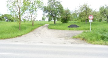 Polizeipräsidium Ludwigsburg: POL-LB: Dagersheim: Illegale Müllablagerung im Landschaftsschutzgebiet - Zeugen gesucht