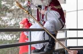 Klinikum Ingolstadt: Dank Feuerwehr kommt der Nikolaus von oben