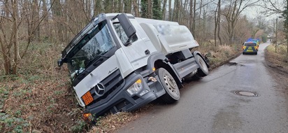 Feuerwehr Konstanz: FW Konstanz: Tanklastzug in Bachbett