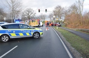 Kreispolizeibehörde Herford: POL-HF: Verkehrsunfall mit Personenschaden - Vier Leichtverletzte auf Kreuzung