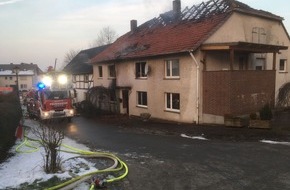 Freiwillige Feuerwehr Borgentreich: FW Borgentreich: Im Borgentreicher Ortsteil Muddenhagen brannte in der Nacht ein Wohhaus. Es entstrand ein enormer Sachschaden. Personen kamen dabei nicht zu schaden.