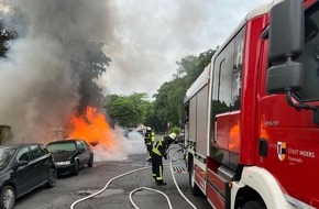 Feuerwehr Moers: FW Moers: Zwei Autos brannten in Moers-Vinn