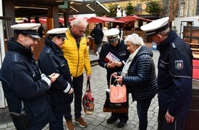 Polizei Paderborn: POL-PB: Tipps zum Schutz vor Taschendieben: Polizei ist auf dem Weihnachtsmarkt unterwegs