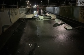 Feuerwehr Dinslaken: FW Dinslaken: Gasaustritt nach Verkehrsunfall